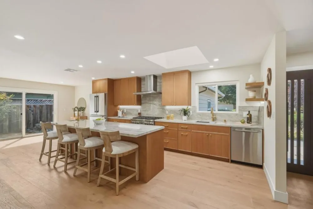 12390 Woodside Drive Saratoga, CA 95070