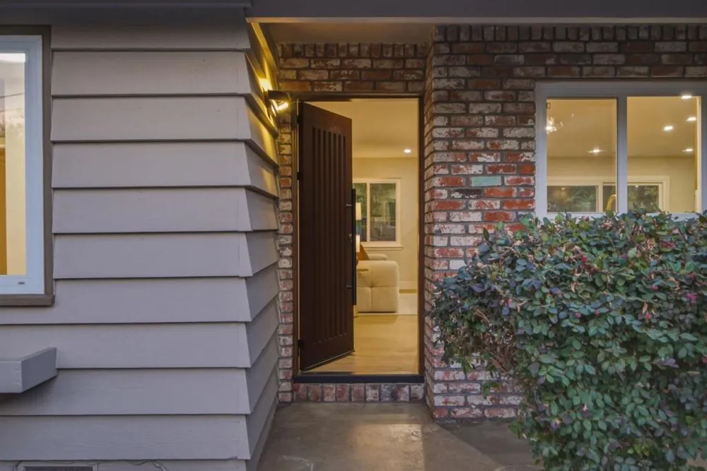 12390 Woodside Drive Saratoga, CA 95070