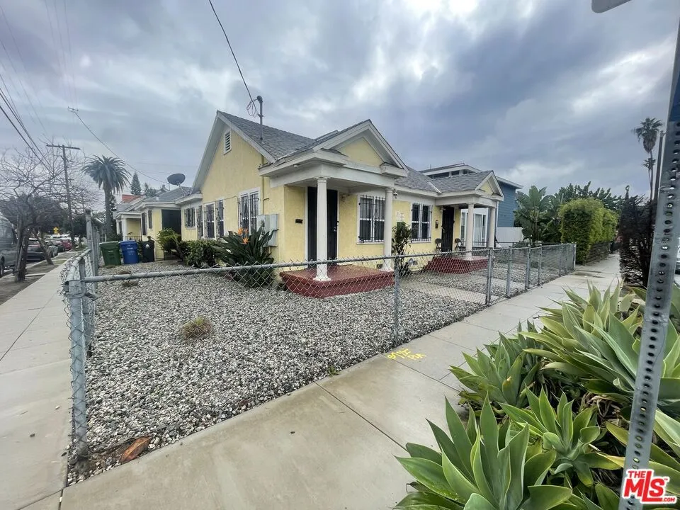 2711 Cimarron Street Los Angeles, CA 90018