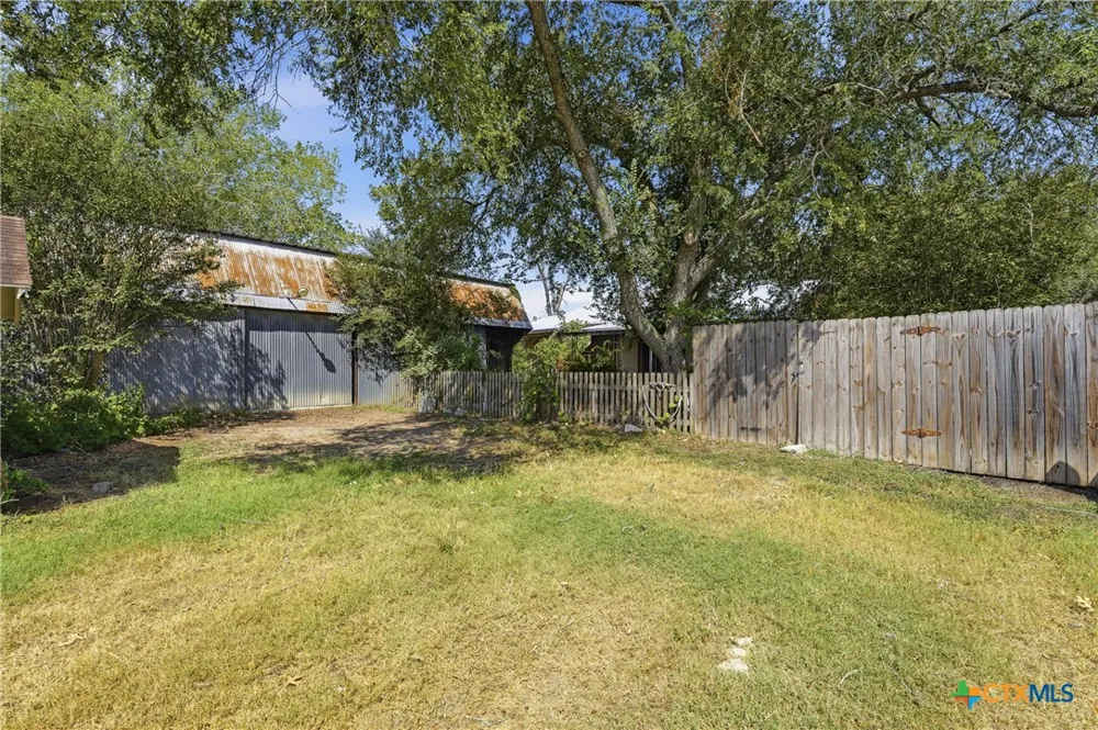 520 Seydler Street Gonzales, TX 78629