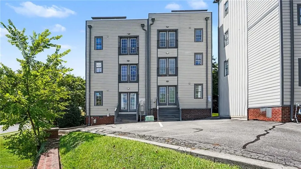 445 McAdoo Avenue Greensboro, NC 27406