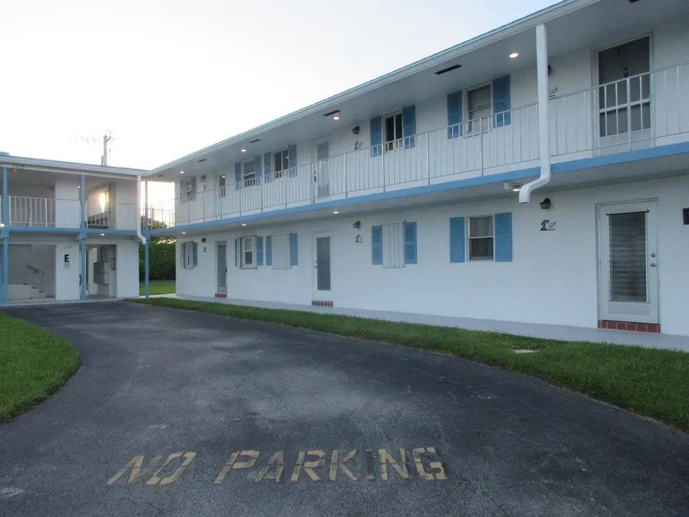 1115 LAKE TERRACE #107 Boynton Beach, FL 33426