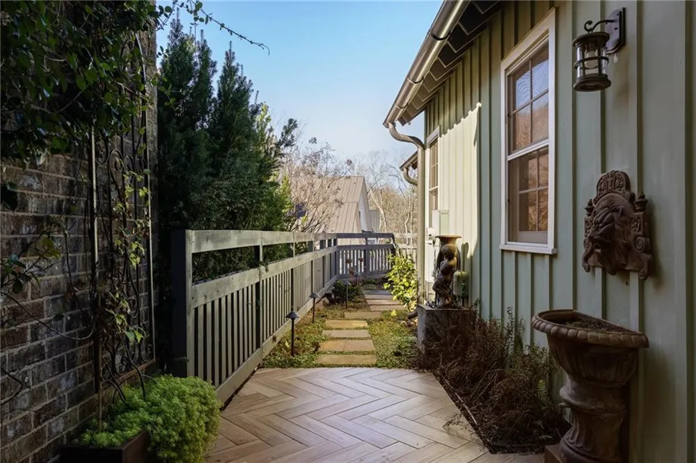 11231 Serenbe Lane Chattahoochee Hills, GA 30268