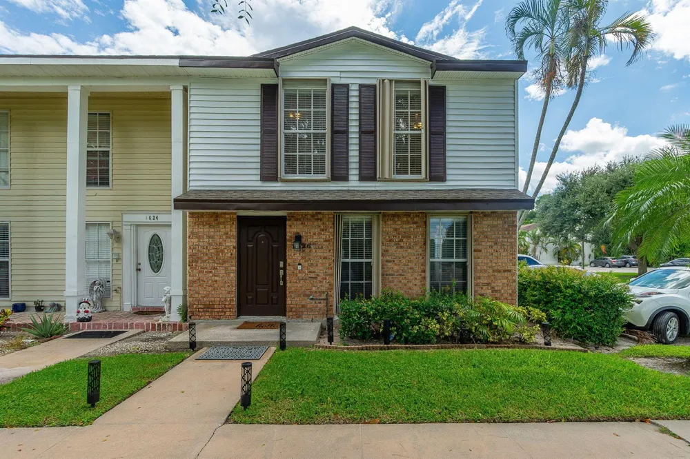 1626 BRIER PATCH TRAIL Wellington, FL 33414