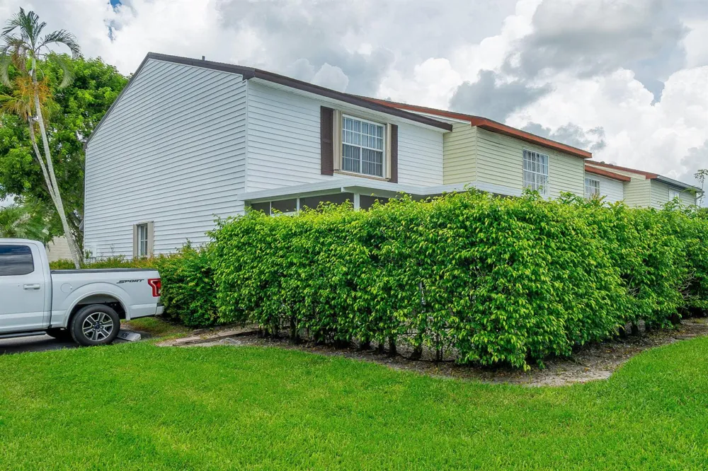 1626 BRIER PATCH TRAIL Wellington, FL 33414