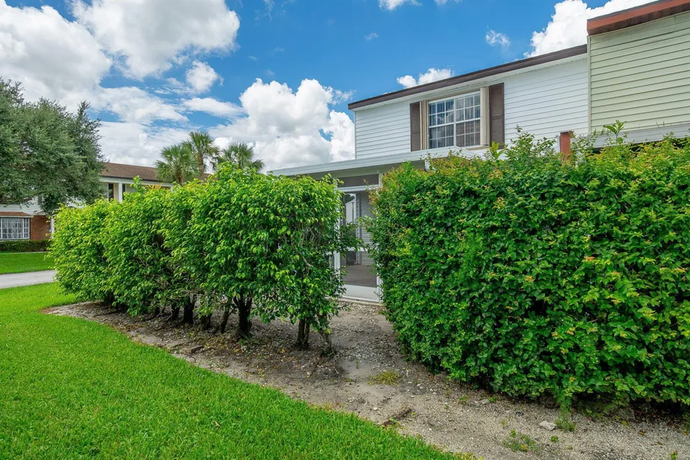 1626 BRIER PATCH TRAIL Wellington, FL 33414