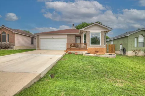 1124 Lago Vista Street