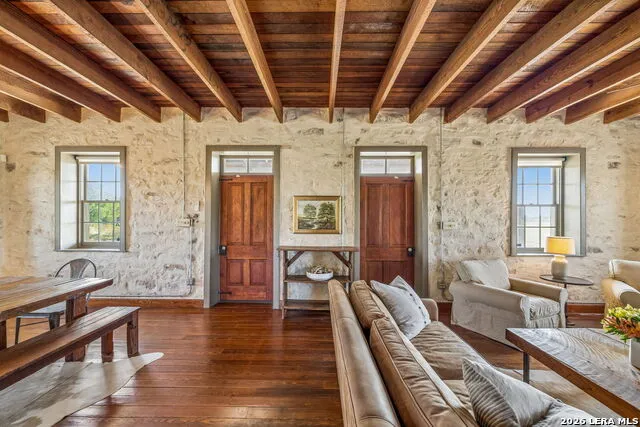 2007 County Road 271 Rio Medina, TX 78066