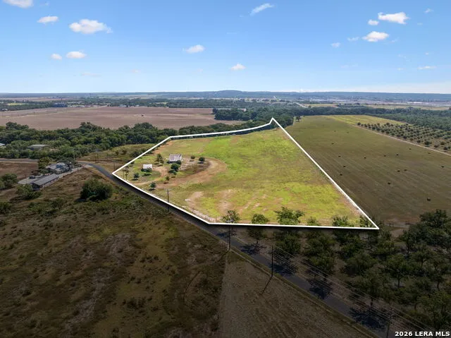 2007 County Road 271 Rio Medina, TX 78066