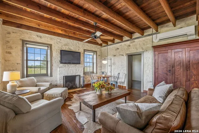 2007 County Road 271 Rio Medina, TX 78066