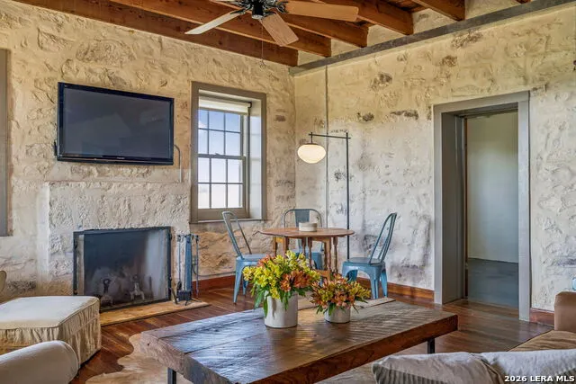 2007 County Road 271 Rio Medina, TX 78066