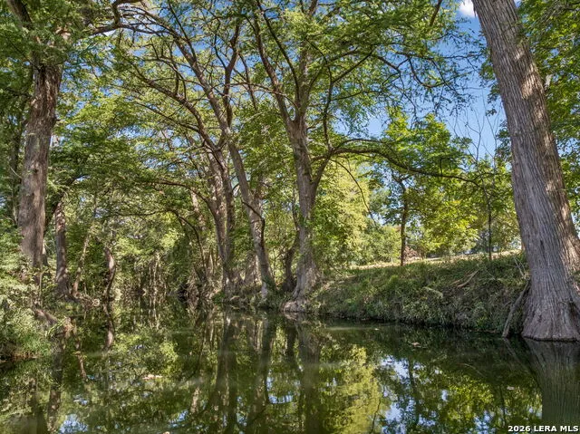 2007 County Road 271 Rio Medina, TX 78066