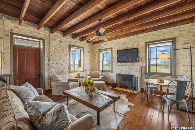 2007 County Road 271 Rio Medina, TX 78066