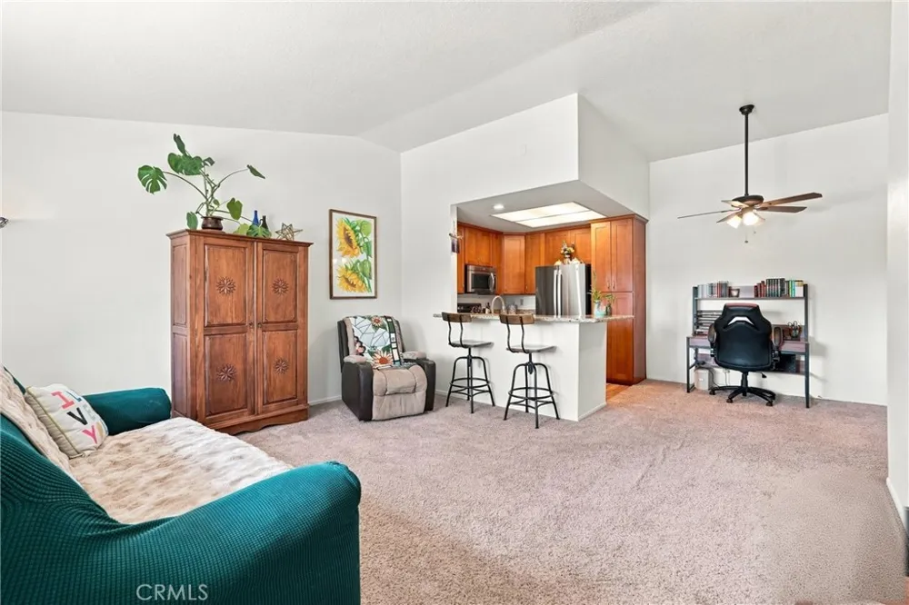 187 Huntington Irvine, CA 92620