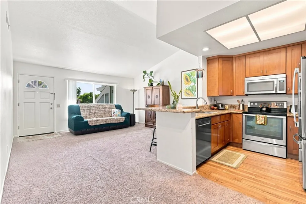 187 Huntington Irvine, CA 92620