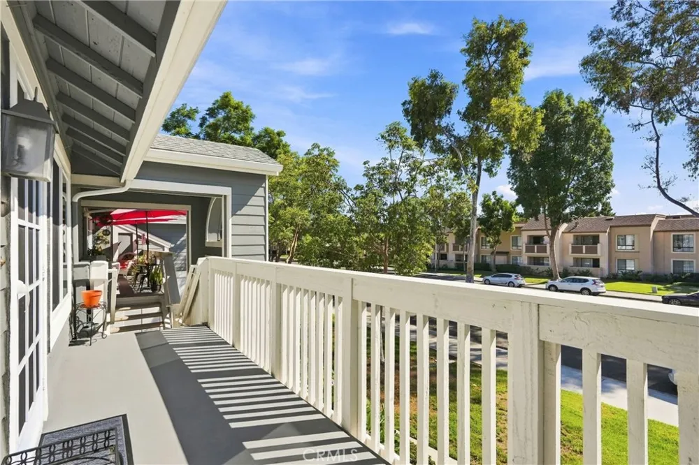 187 Huntington Irvine, CA 92620