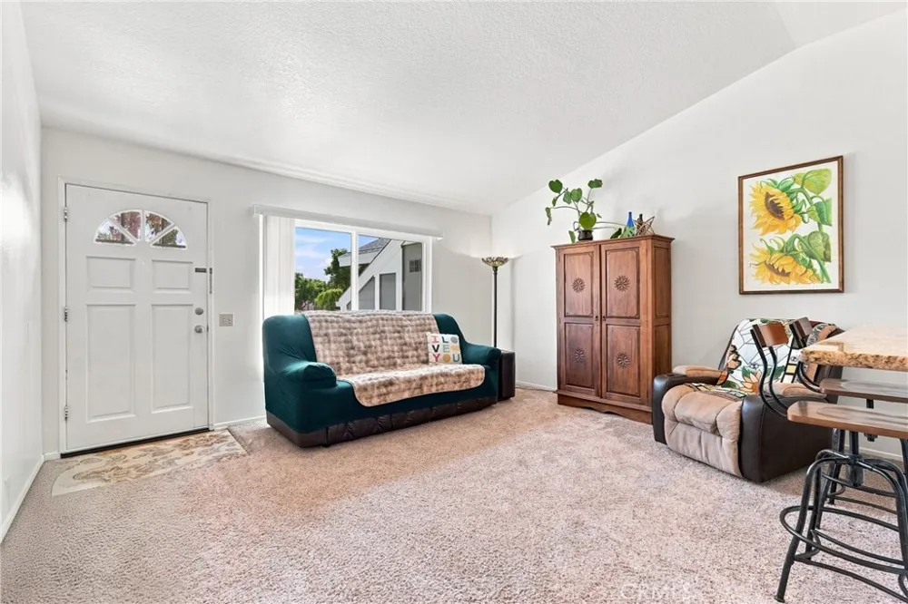 187 Huntington Irvine, CA 92620