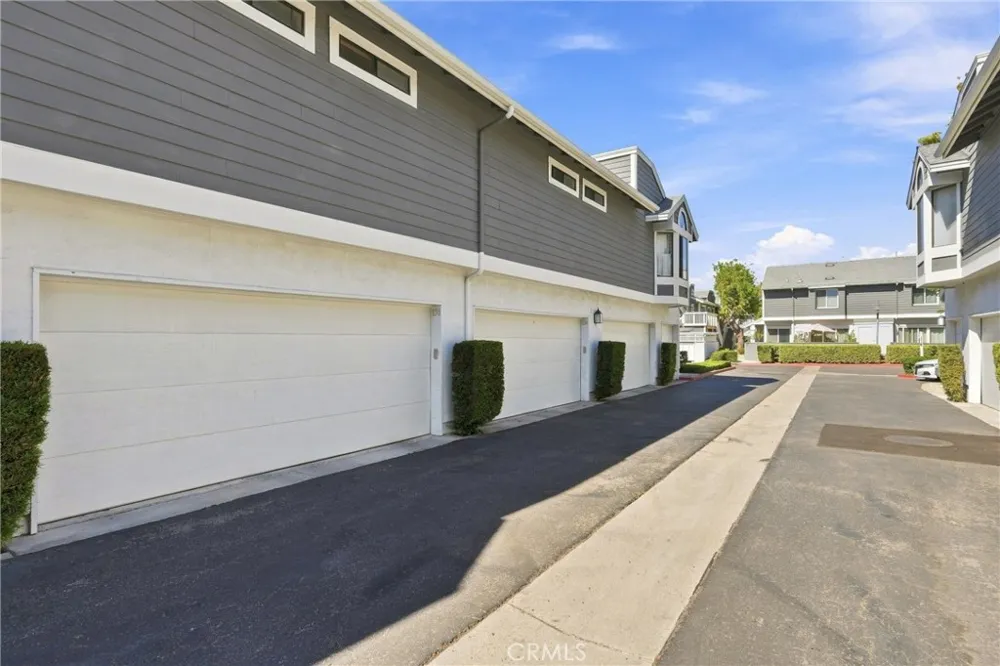 187 Huntington Irvine, CA 92620