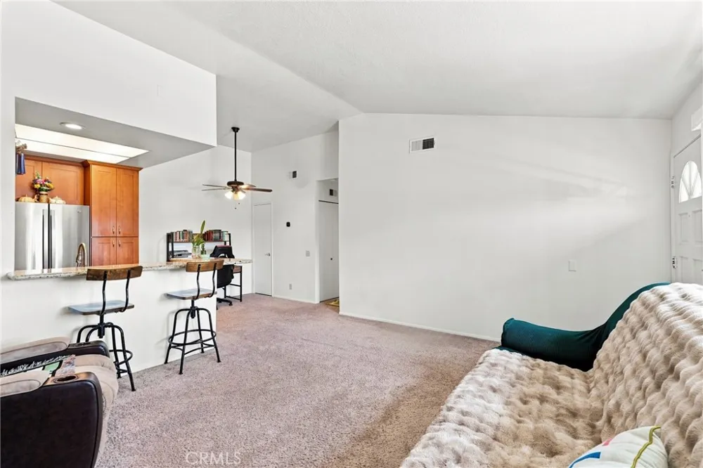 187 Huntington Irvine, CA 92620