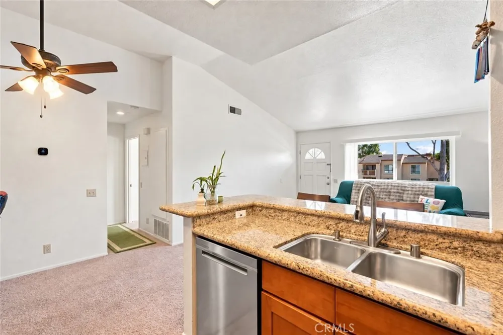 187 Huntington Irvine, CA 92620