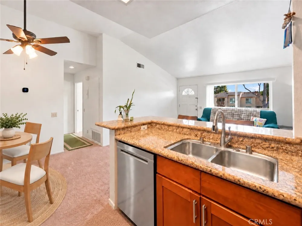 187 Huntington Irvine, CA 92620