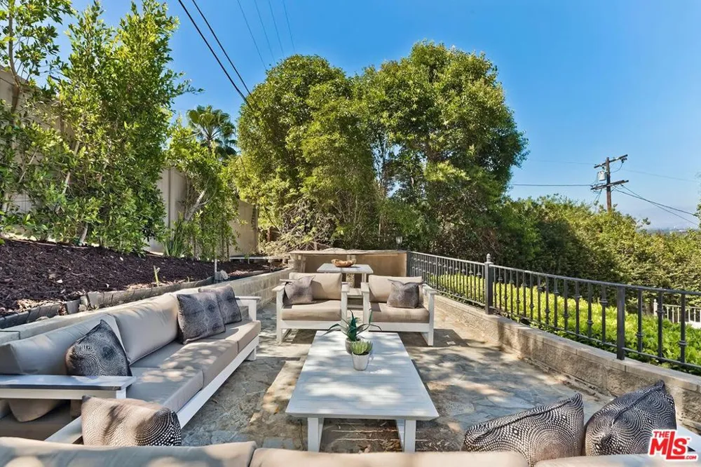 4045 Davana Road Sherman Oaks, CA 91423