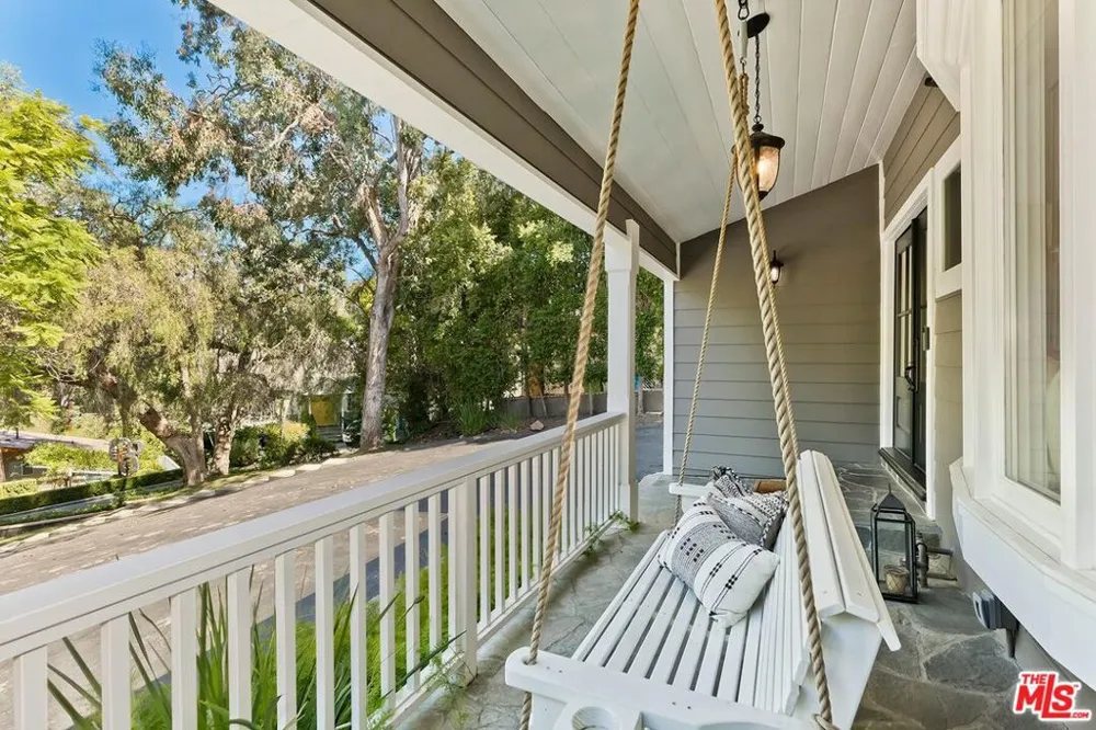 4045 Davana Road Sherman Oaks, CA 91423