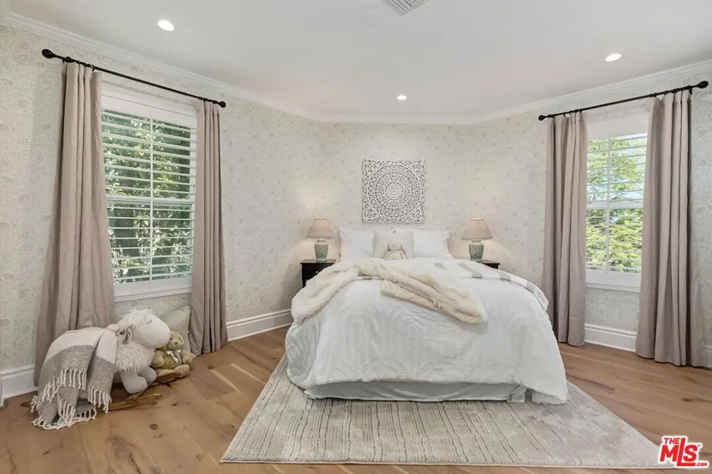 4045 Davana Road Sherman Oaks, CA 91423