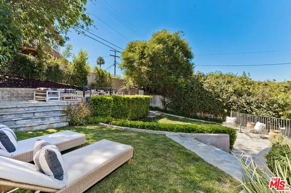 4045 Davana Road Sherman Oaks, CA 91423
