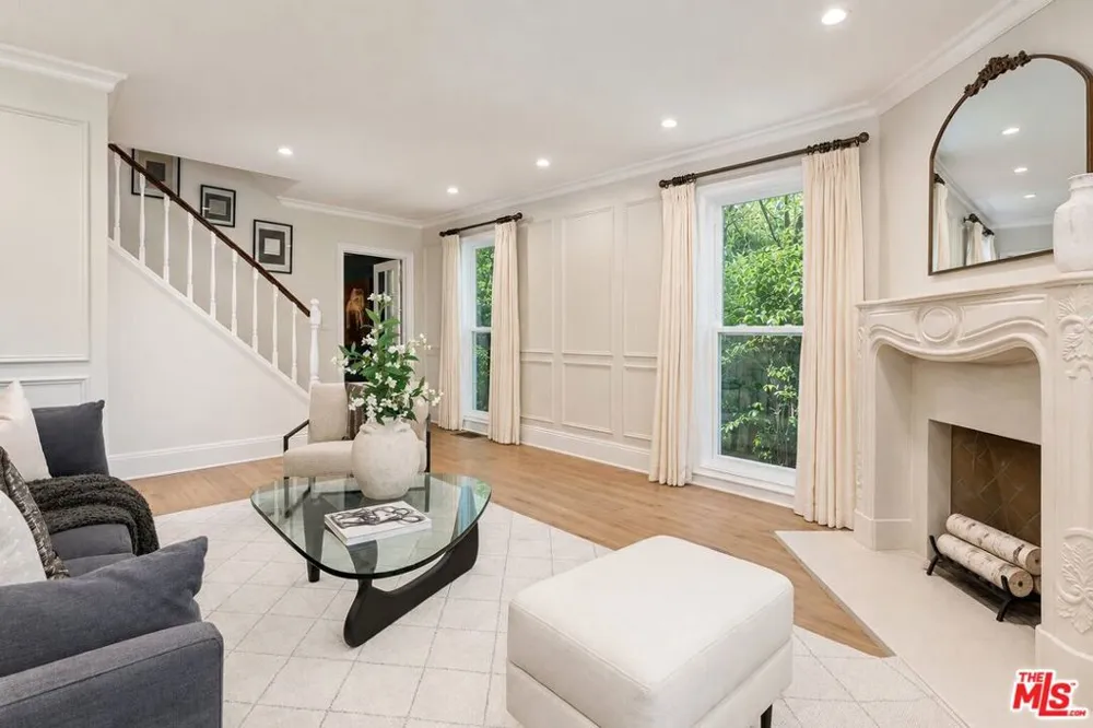 4045 Davana Road Sherman Oaks, CA 91423