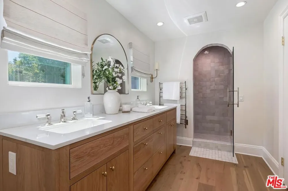 4045 Davana Road Sherman Oaks, CA 91423