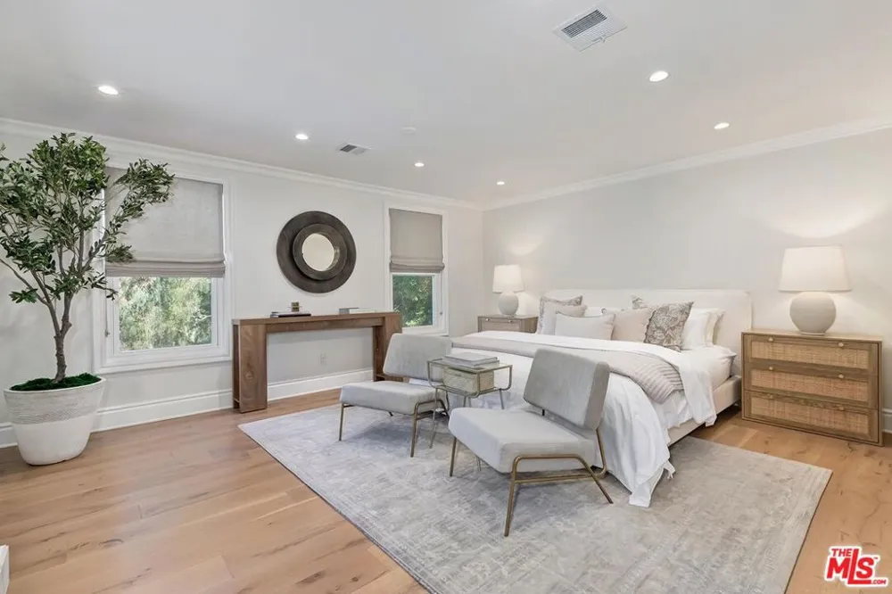 4045 Davana Road Sherman Oaks, CA 91423