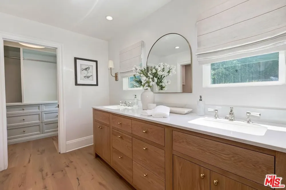 4045 Davana Road Sherman Oaks, CA 91423