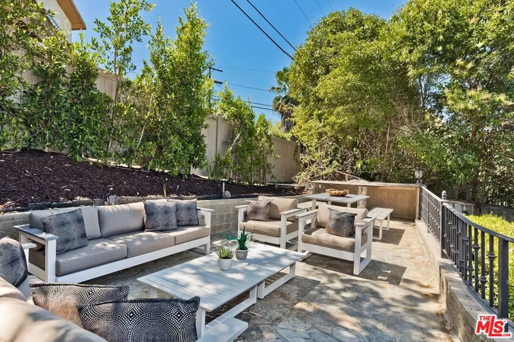 4045 Davana Road Sherman Oaks, CA 91423