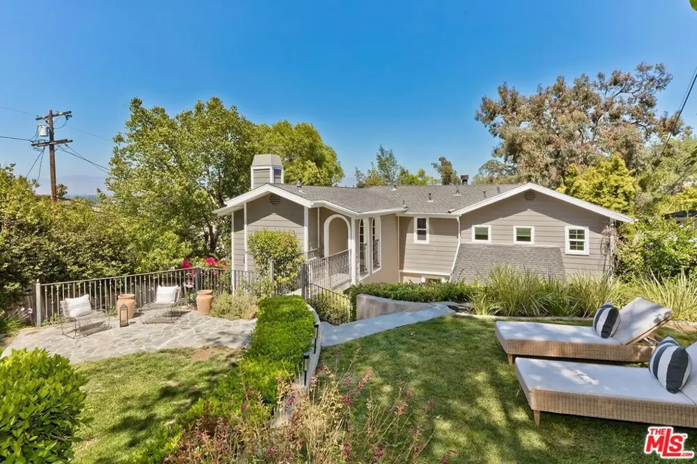 4045 Davana Road Sherman Oaks, CA 91423