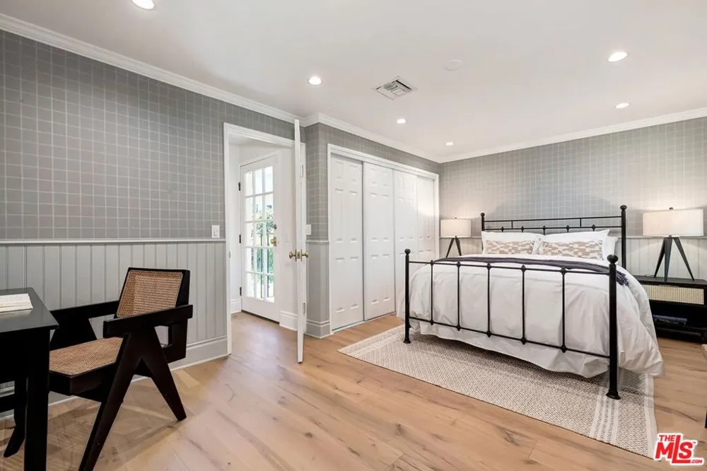 4045 Davana Road Sherman Oaks, CA 91423