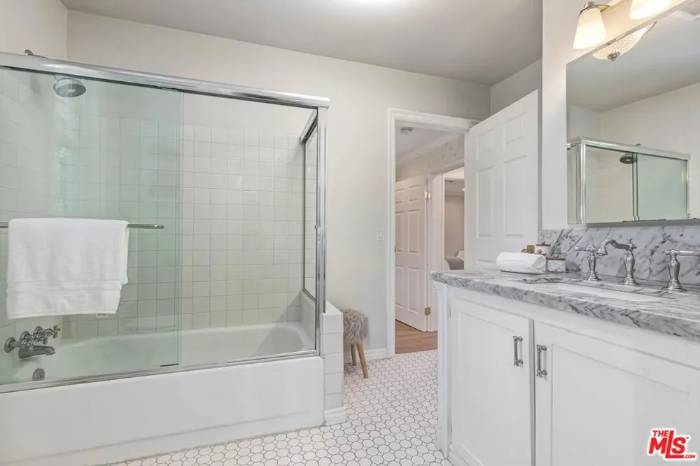 4045 Davana Road Sherman Oaks, CA 91423