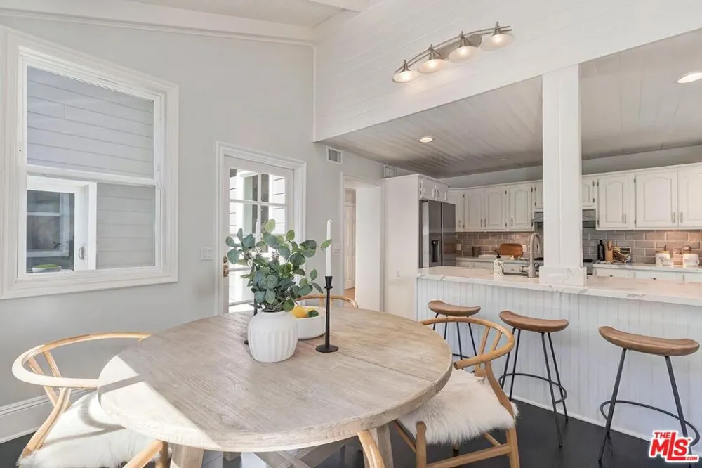 4045 Davana Road Sherman Oaks, CA 91423