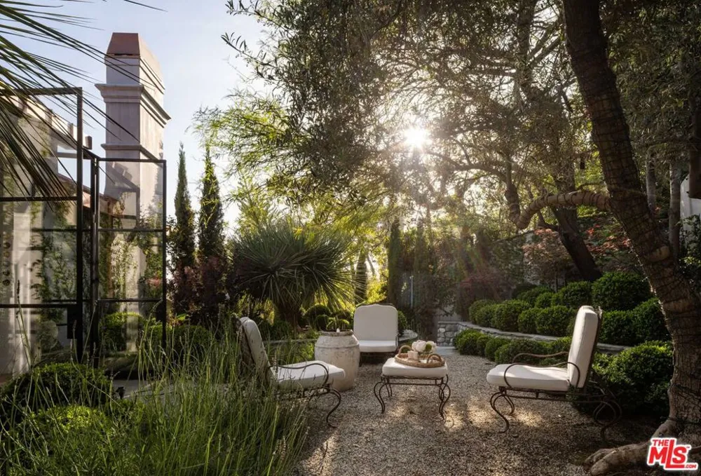 9360 Readcrest Drive Beverly Hills, CA 90210