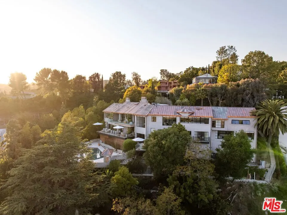9360 Readcrest Drive Beverly Hills, CA 90210
