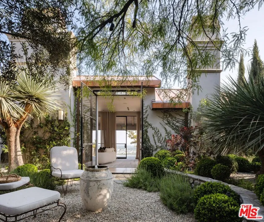 9360 Readcrest Drive Beverly Hills, CA 90210
