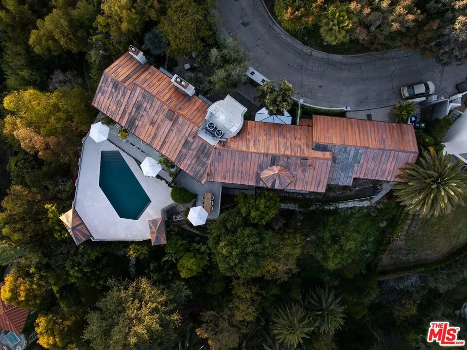 9360 Readcrest Drive Beverly Hills, CA 90210