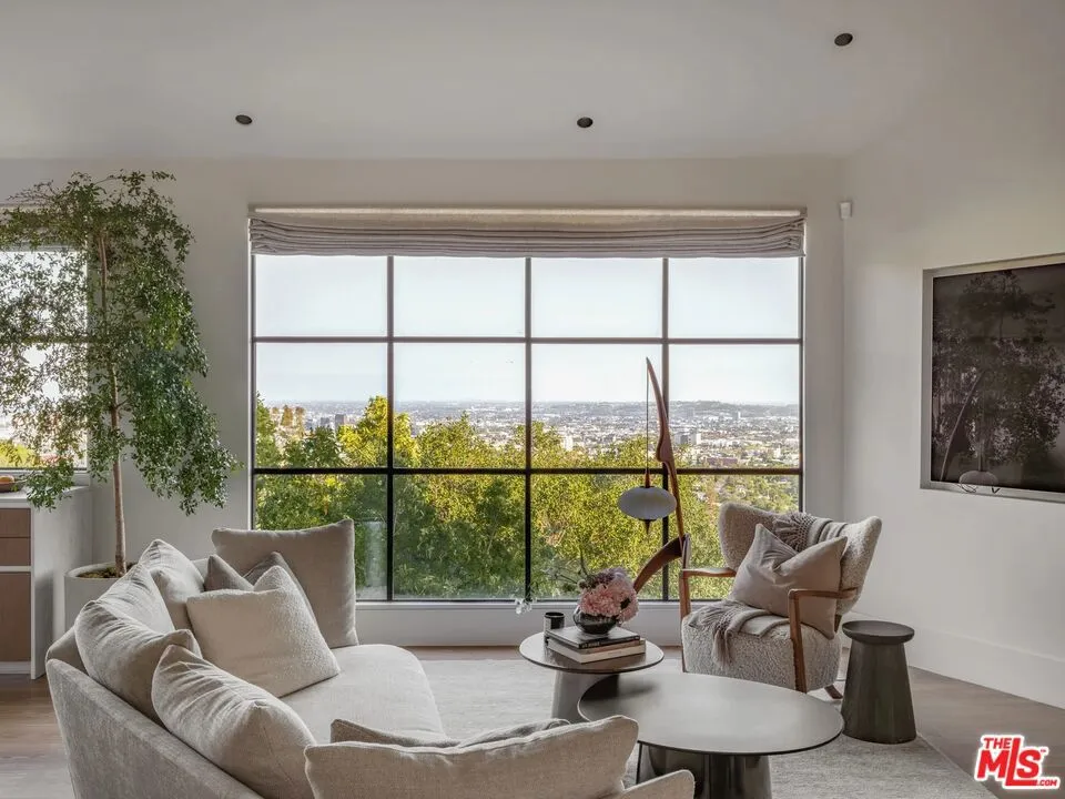 9360 Readcrest Drive Beverly Hills, CA 90210