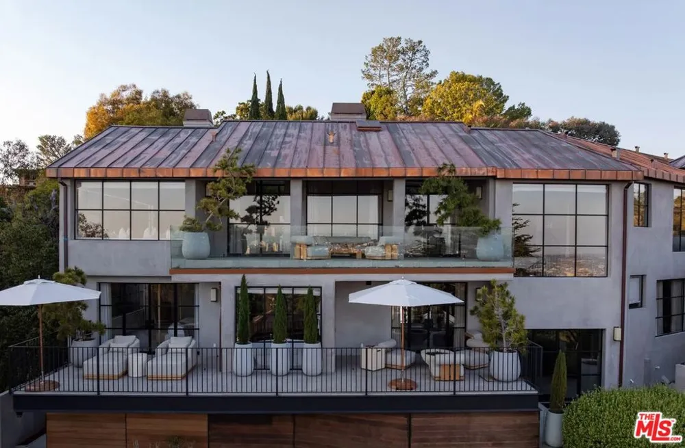 9360 Readcrest Drive Beverly Hills, CA 90210