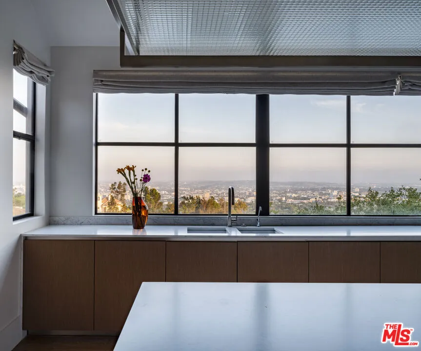9360 Readcrest Drive Beverly Hills, CA 90210