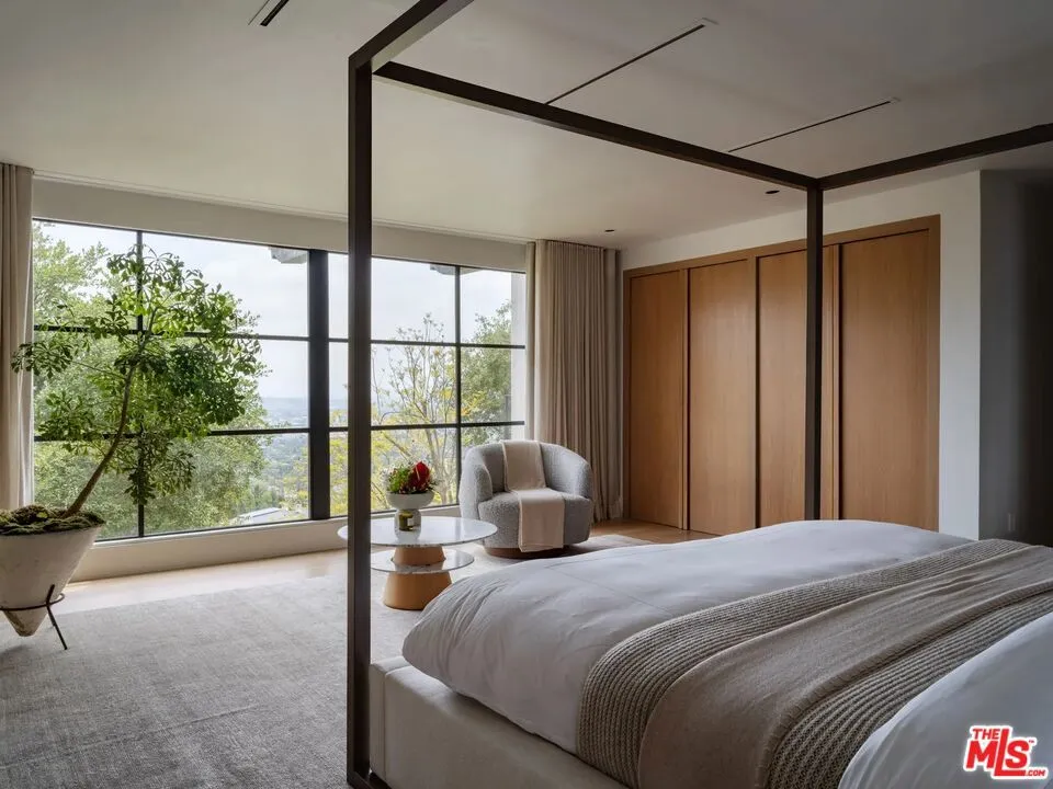 9360 Readcrest Drive Beverly Hills, CA 90210