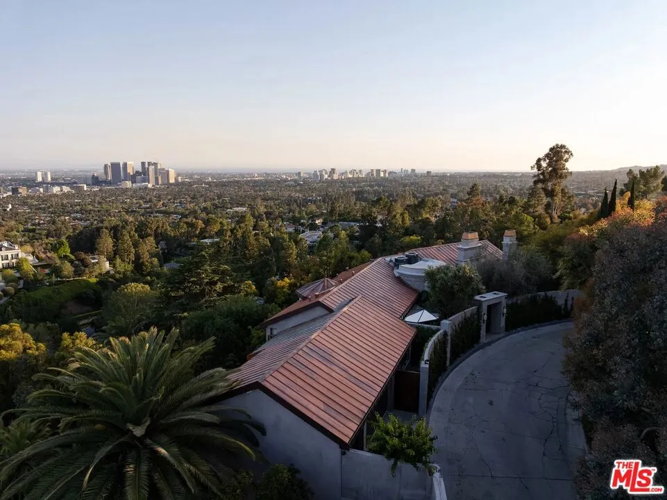 9360 Readcrest Drive Beverly Hills, CA 90210