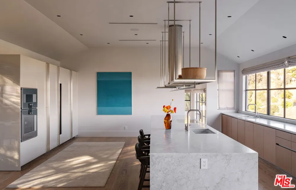 9360 Readcrest Drive Beverly Hills, CA 90210