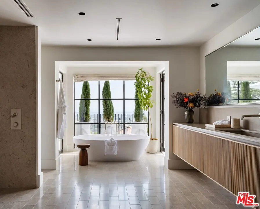 9360 Readcrest Drive Beverly Hills, CA 90210