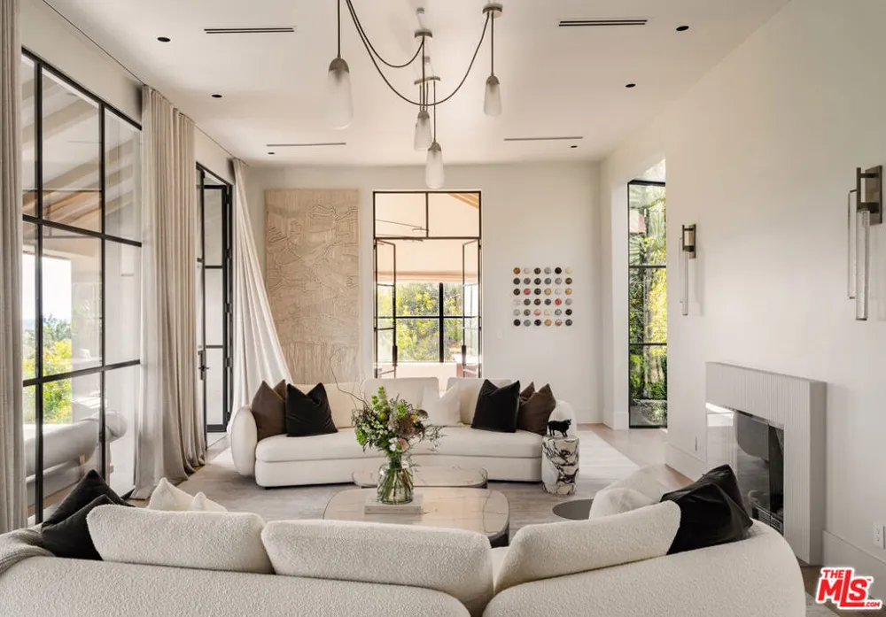 9360 Readcrest Drive Beverly Hills, CA 90210